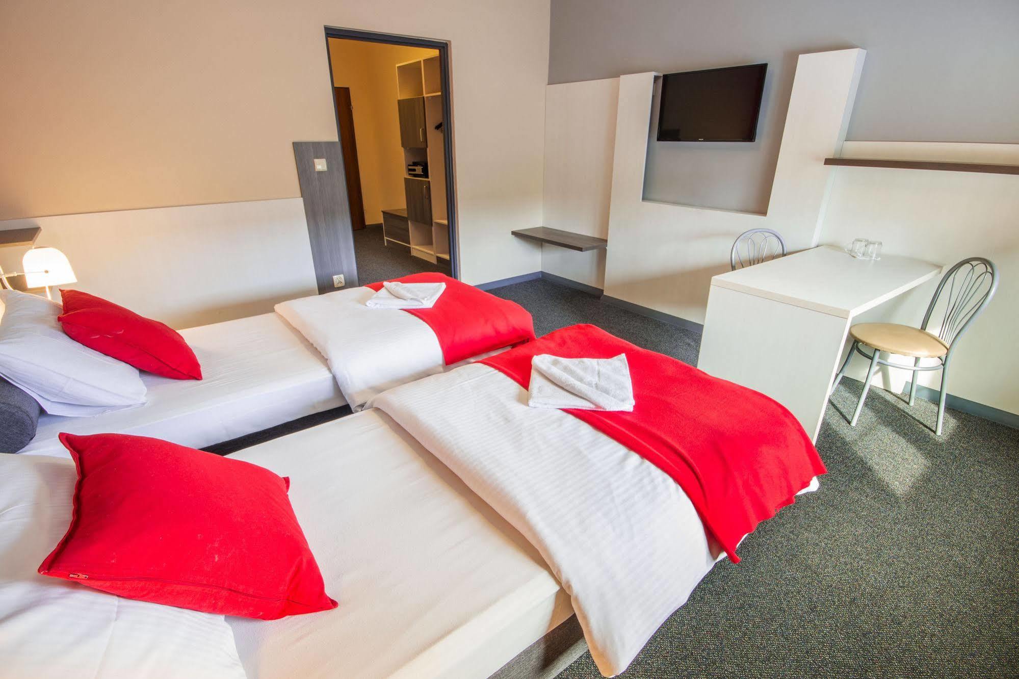 Hostel Przystanek Торунь Экстерьер фото
